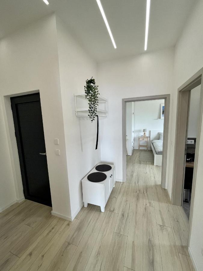 Lambda Holiday Apartments เยเซนิเซ ภายนอก รูปภาพ