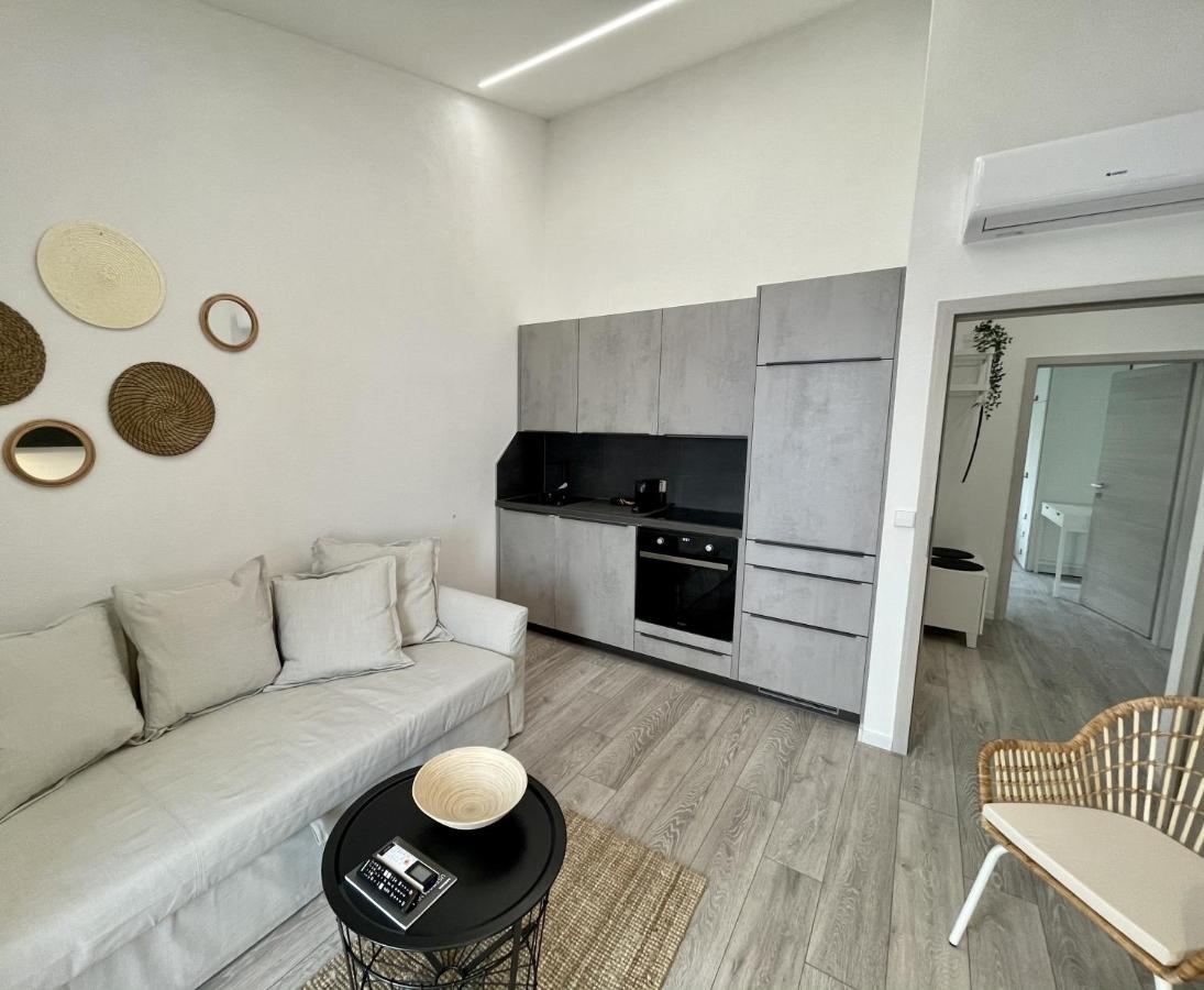 Lambda Holiday Apartments เยเซนิเซ ภายนอก รูปภาพ