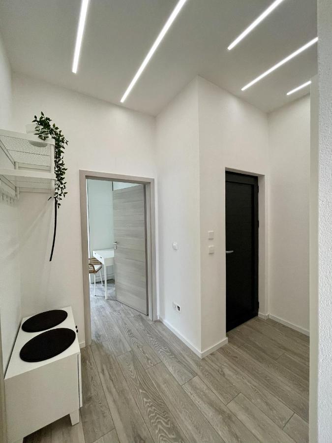 Lambda Holiday Apartments เยเซนิเซ ภายนอก รูปภาพ