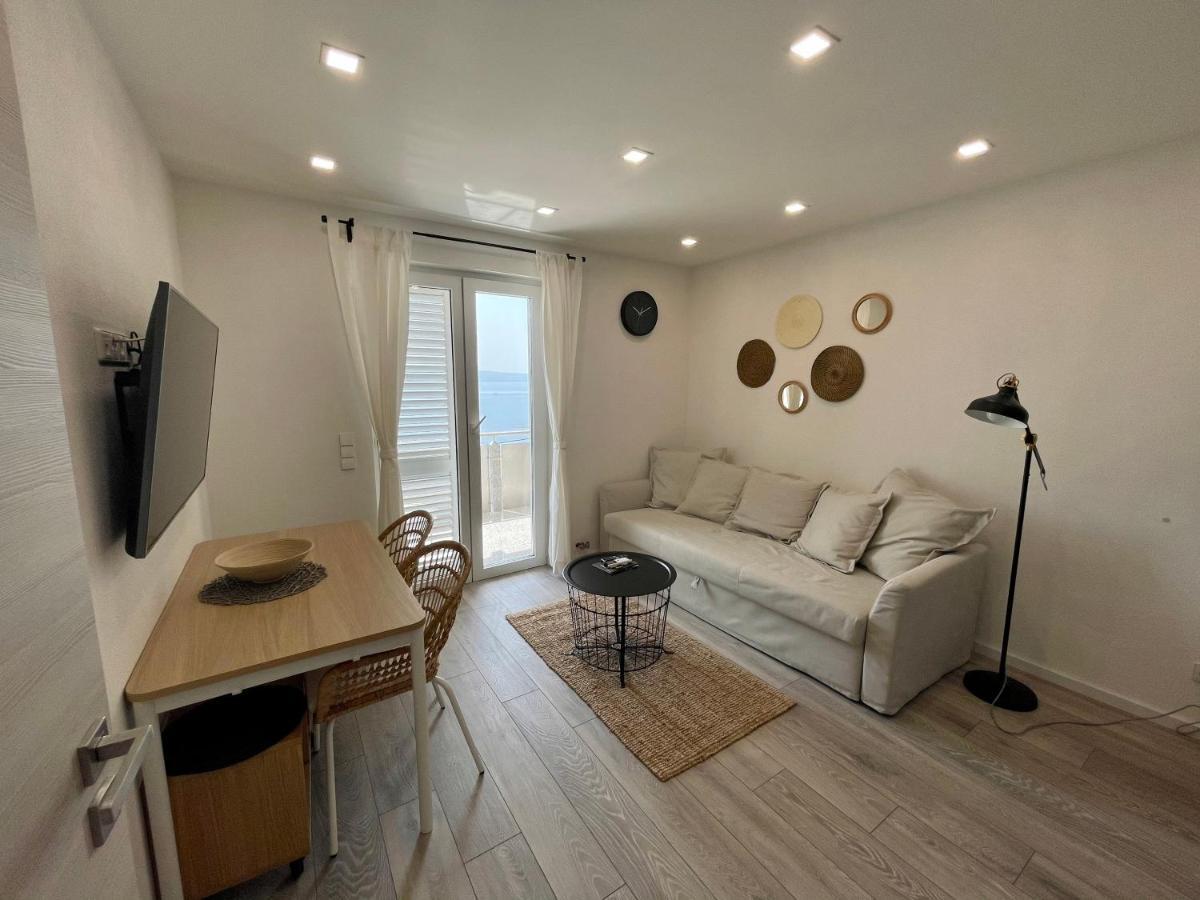Lambda Holiday Apartments เยเซนิเซ ภายนอก รูปภาพ