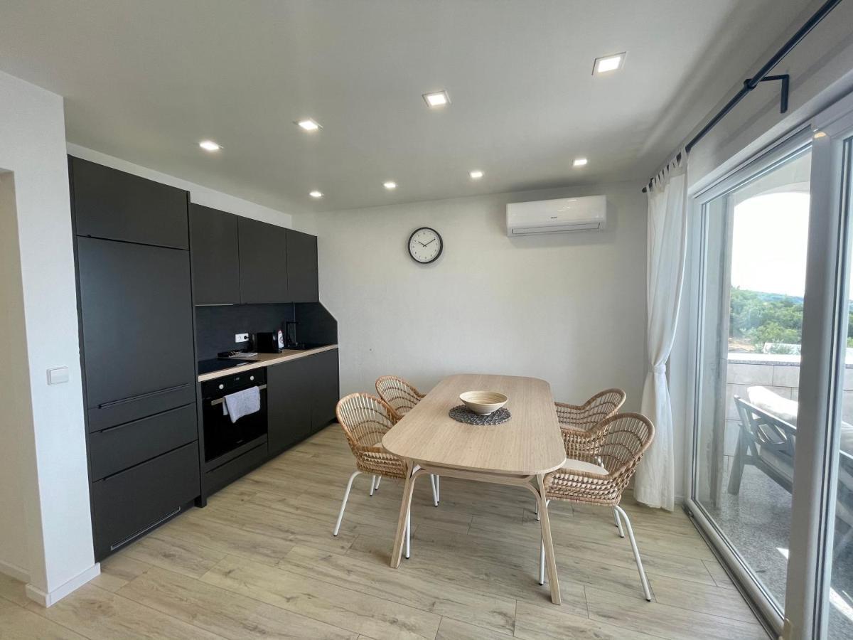 Lambda Holiday Apartments เยเซนิเซ ภายนอก รูปภาพ