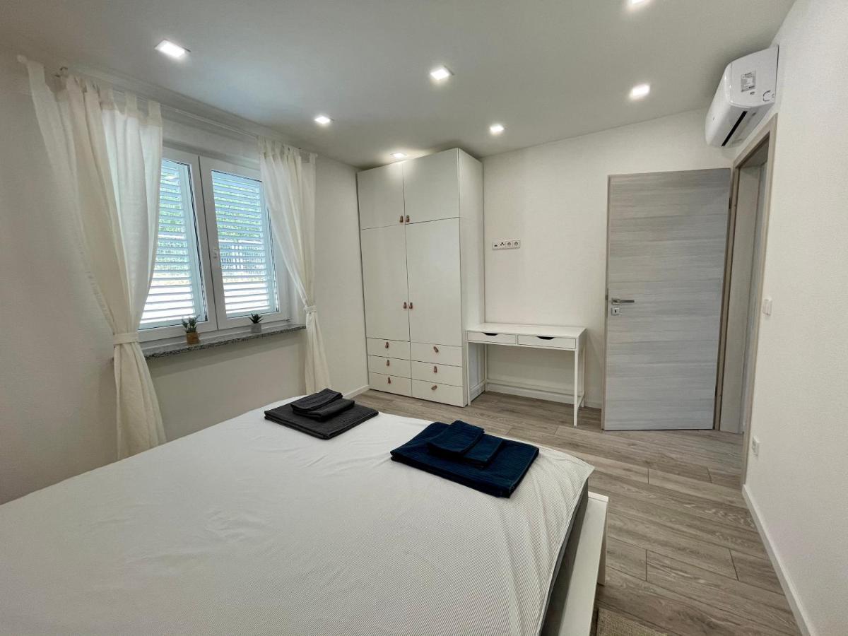 Lambda Holiday Apartments เยเซนิเซ ภายนอก รูปภาพ