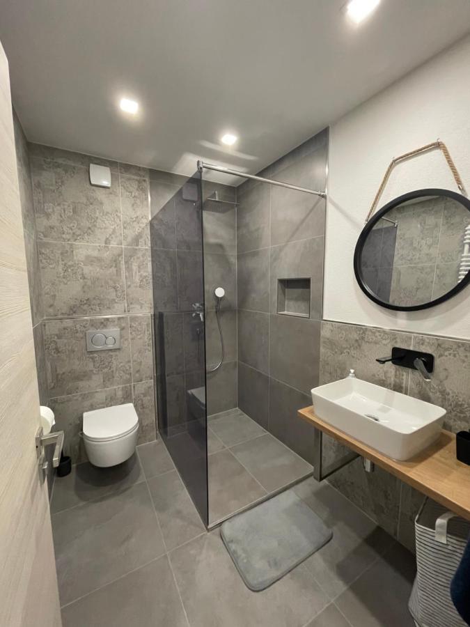 Lambda Holiday Apartments เยเซนิเซ ภายนอก รูปภาพ
