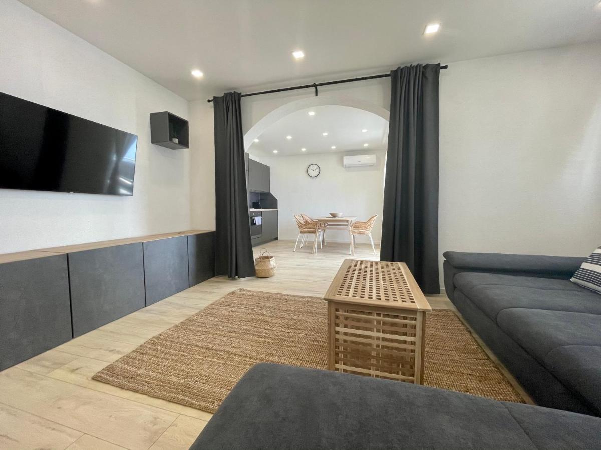 Lambda Holiday Apartments เยเซนิเซ ภายนอก รูปภาพ