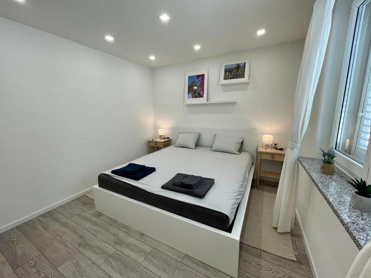 Lambda Holiday Apartments เยเซนิเซ ภายนอก รูปภาพ